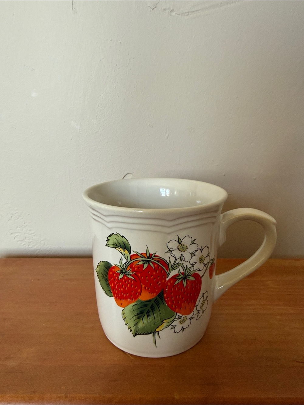 Ceramic Strawberry Pattern Mug - White